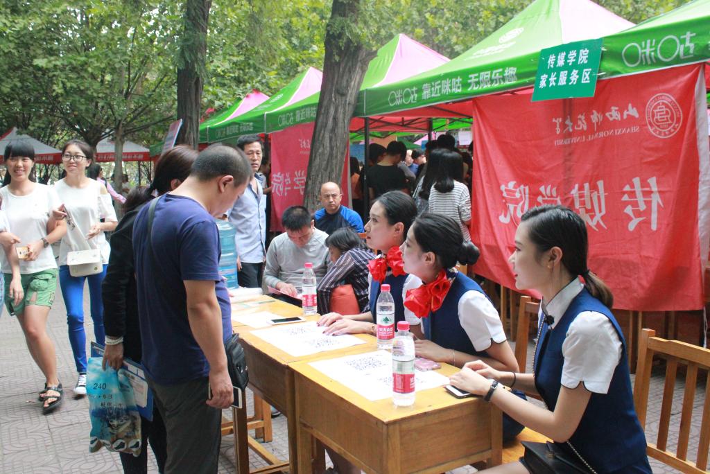 威尼斯官网设立新生家长服务区