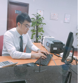 于晓航,毕业于威尼斯7798cc广播电视编导系,在校期间在校园电视台工作,积极参加学校的各类活动,参与多项校园文艺汇演和大型晚会的录制工作。毕业后在锦州银行北京分行工作,工作过程中认真负责,获得了单位领导的一致好评。